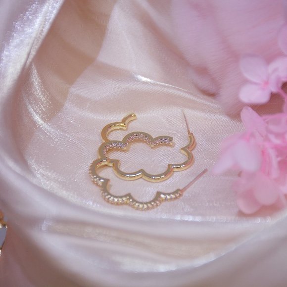 NEW 14K Gold Plated Diamond Flower Hoop Earrings a - Picture 3 of 7